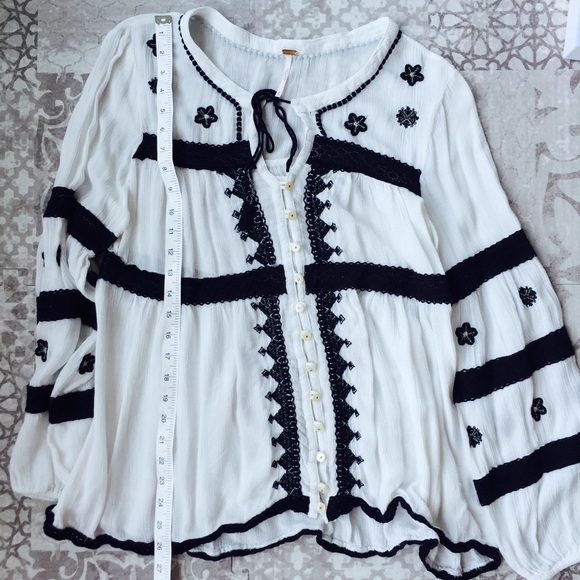 Free People Tops - Free People White and Black Embroidered Peasant Tunic